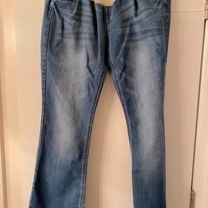 Maternity jeans with over belly top cloth